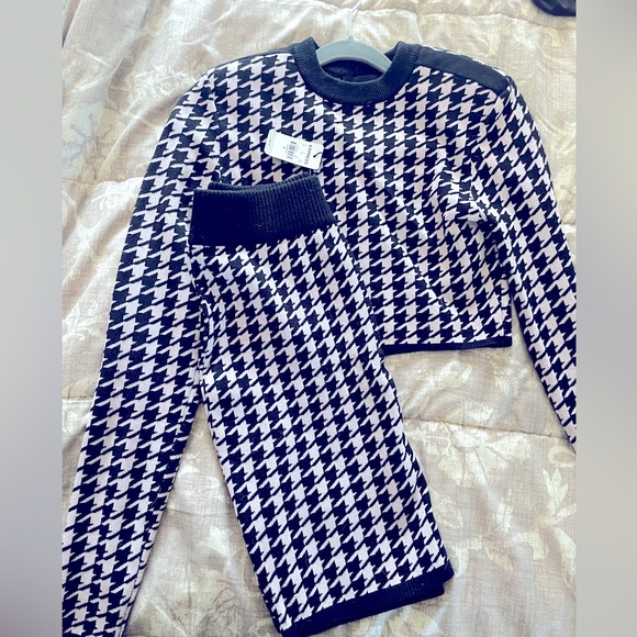 Pink and black houndstooth set. - Picture 2 of 2